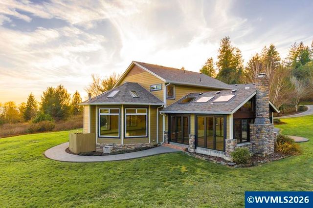 4055 Westwood Dr, Tillamook, OR 97141