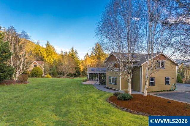 4055 Westwood Dr, Tillamook, OR 97141