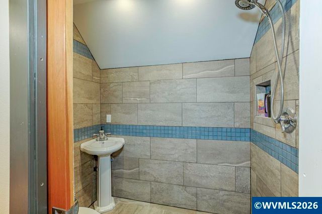 4055 Westwood Dr, Tillamook, OR 97141