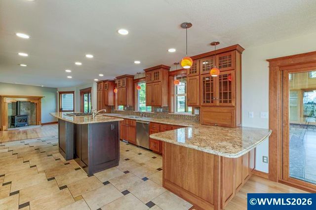 4055 Westwood Dr, Tillamook, OR 97141