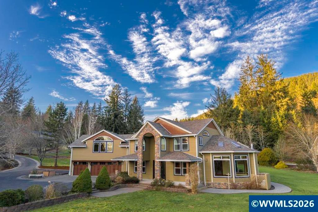 4055 Westwood Dr, Tillamook, OR 97141