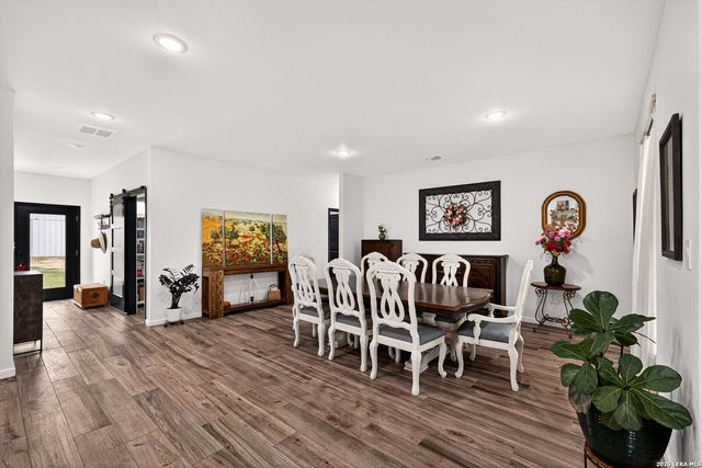 965 County Road 7611, Devine, TX 78016