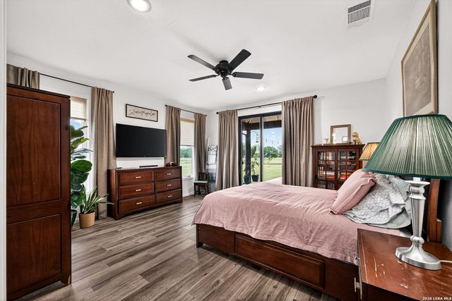 965 County Road 7611, Devine, TX 78016