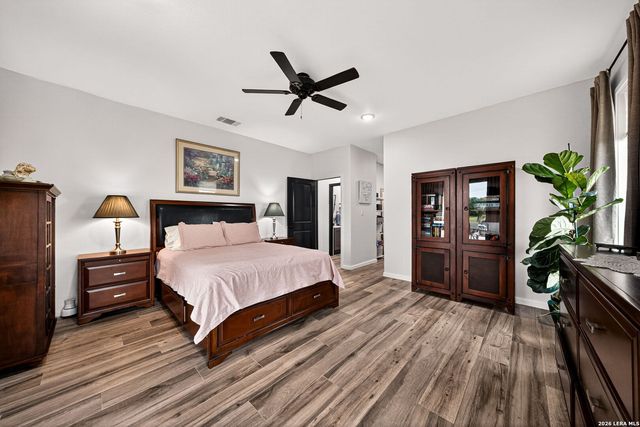 965 County Road 7611, Devine, TX 78016