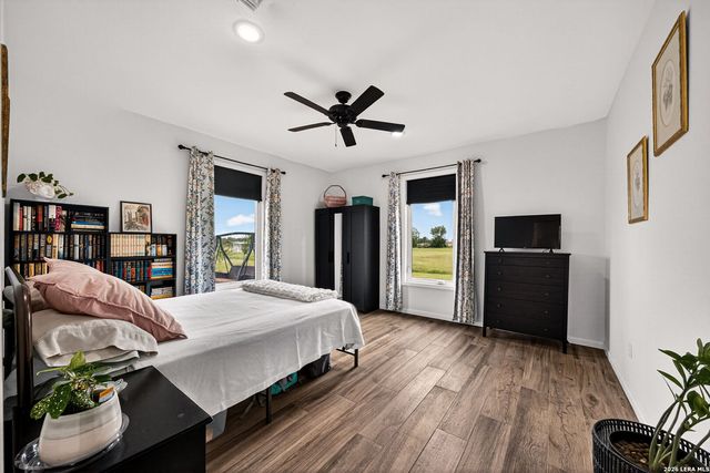 965 County Road 7611, Devine, TX 78016