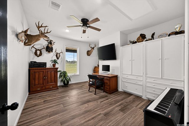 965 County Road 7611, Devine, TX 78016