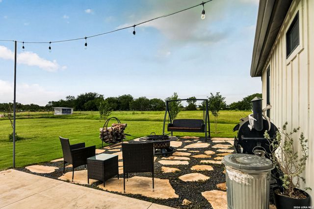 965 County Road 7611, Devine, TX 78016