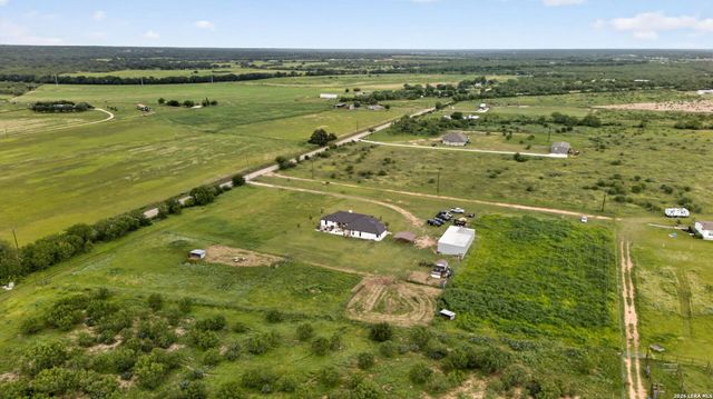 965 County Road 7611, Devine, TX 78016