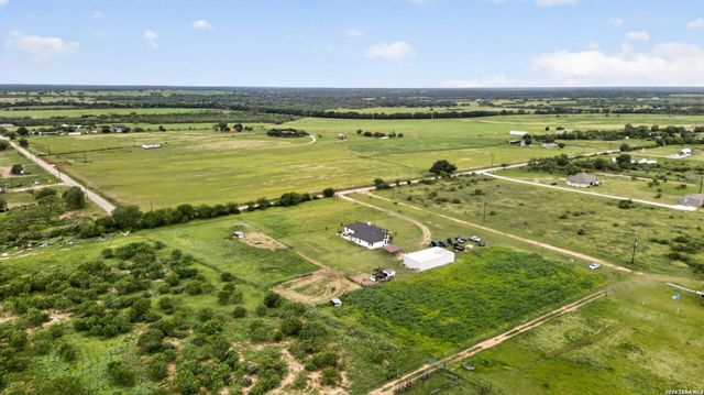 965 County Road 7611, Devine, TX 78016