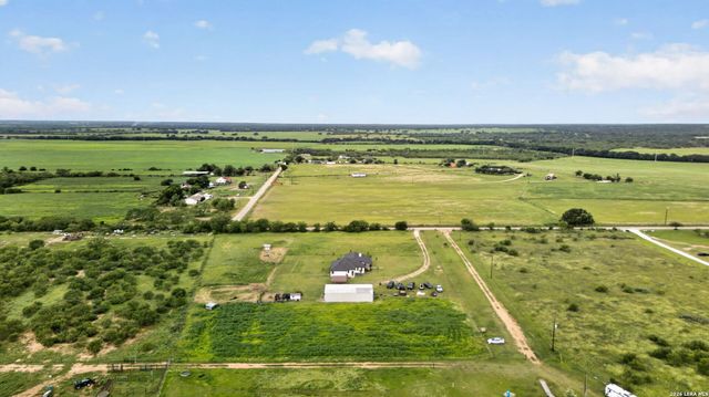 965 County Road 7611, Devine, TX 78016