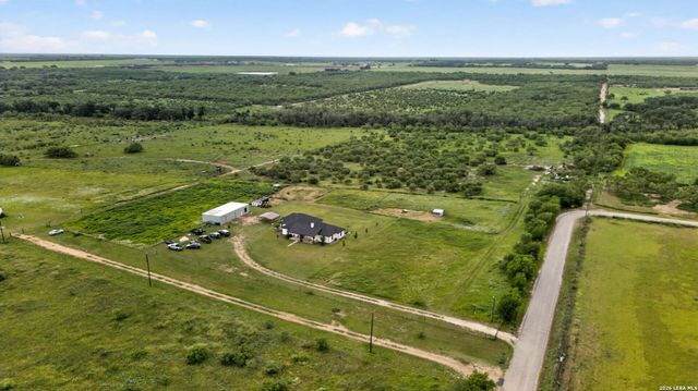 965 County Road 7611, Devine, TX 78016