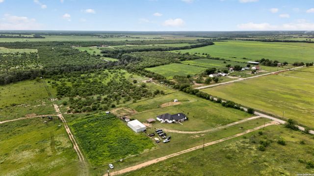 965 County Road 7611, Devine, TX 78016
