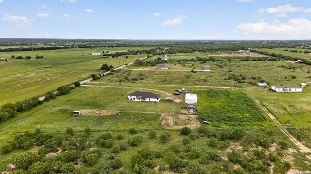 965 County Road 7611, Devine, TX 78016
