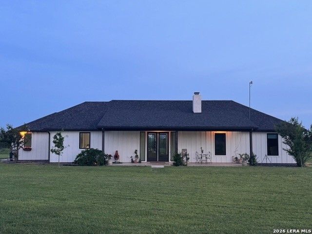 965 County Road 7611, Devine, TX 78016