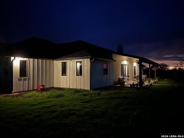 965 County Road 7611, Devine, TX 78016