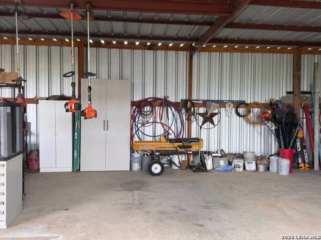 965 County Road 7611, Devine, TX 78016