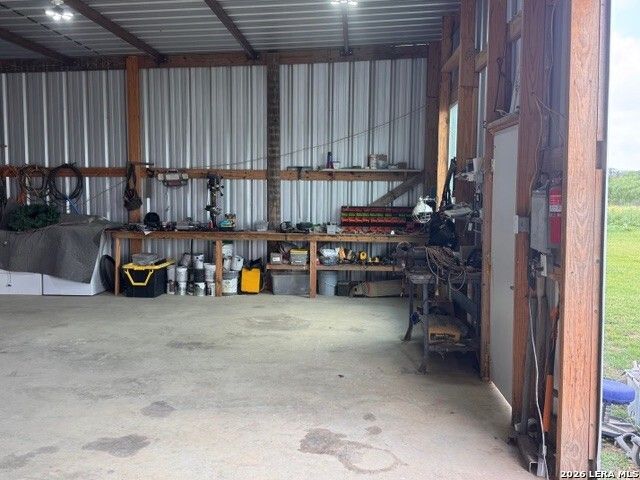 965 County Road 7611, Devine, TX 78016
