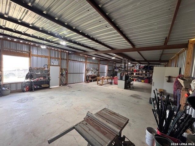 965 County Road 7611, Devine, TX 78016