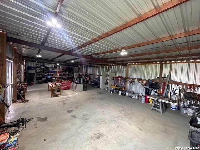 965 County Road 7611, Devine, TX 78016