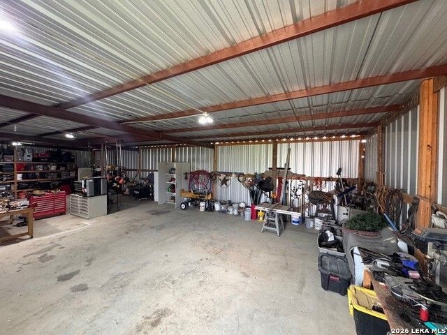 965 County Road 7611, Devine, TX 78016