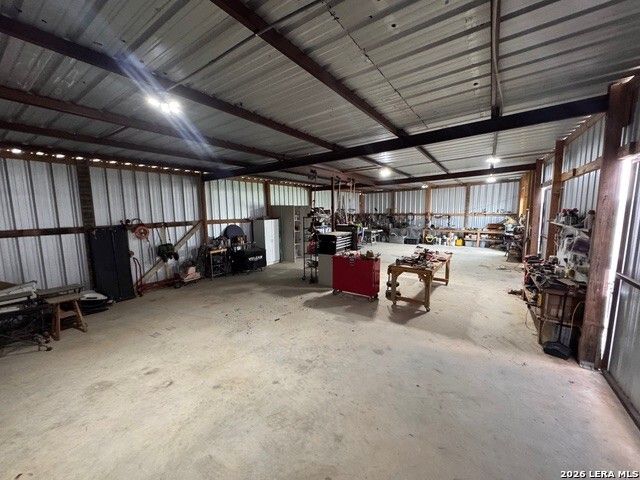 965 County Road 7611, Devine, TX 78016