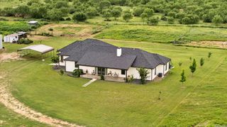 965 County Road 7611, Devine, TX 78016