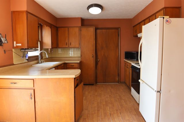 349 W Robson Rd, Salina, KS 67401