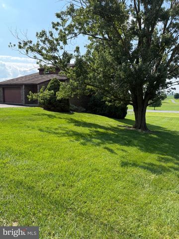 2122 HILLVIEW DR, Fayetteville, PA 17222