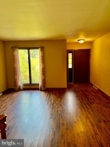 2122 HILLVIEW DR, Fayetteville, PA 17222