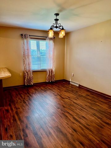 2122 HILLVIEW DR, Fayetteville, PA 17222