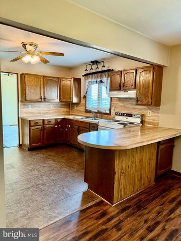 2122 HILLVIEW DR, Fayetteville, PA 17222
