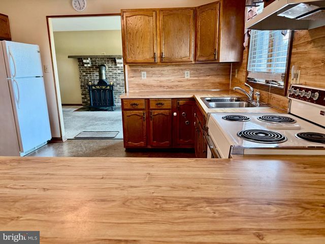 2122 HILLVIEW DR, Fayetteville, PA 17222