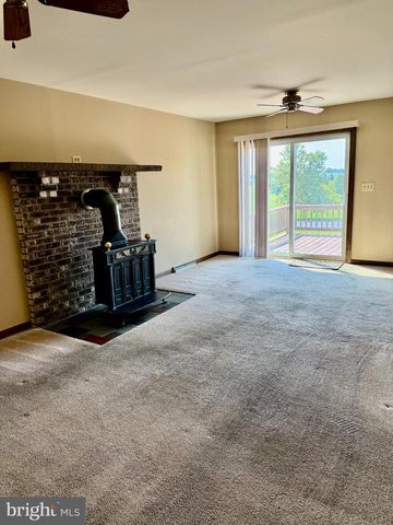 2122 HILLVIEW DR, Fayetteville, PA 17222