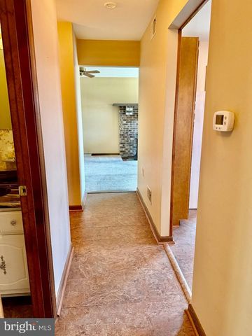 2122 HILLVIEW DR, Fayetteville, PA 17222
