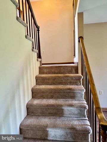 2122 HILLVIEW DR, Fayetteville, PA 17222