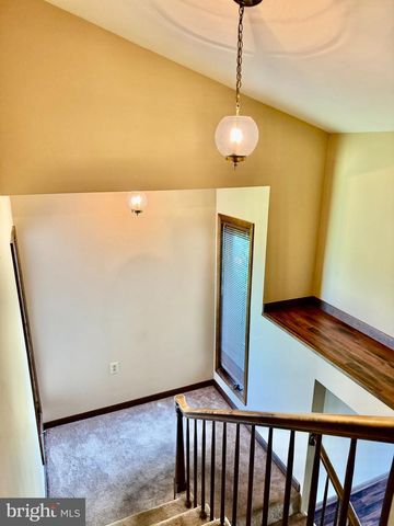 2122 HILLVIEW DR, Fayetteville, PA 17222