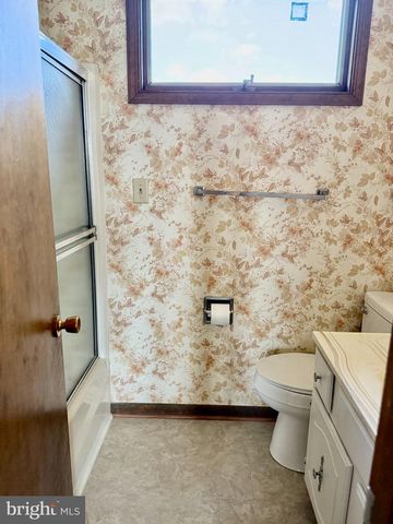 2122 HILLVIEW DR, Fayetteville, PA 17222