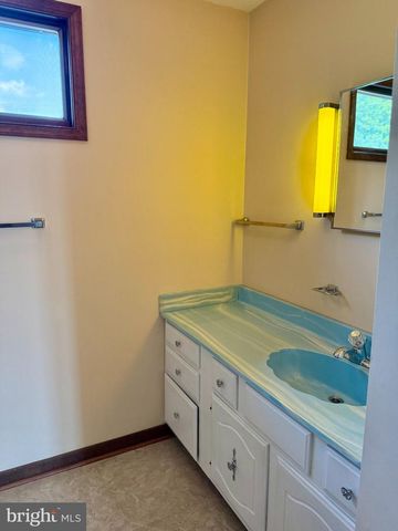 2122 HILLVIEW DR, Fayetteville, PA 17222