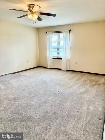 2122 HILLVIEW DR, Fayetteville, PA 17222