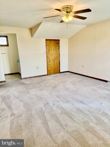 2122 HILLVIEW DR, Fayetteville, PA 17222