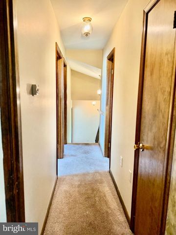 2122 HILLVIEW DR, Fayetteville, PA 17222