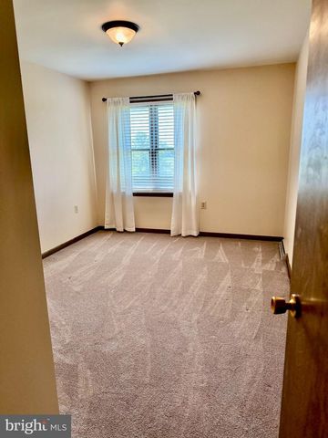 2122 HILLVIEW DR, Fayetteville, PA 17222