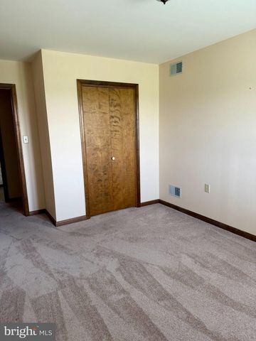 2122 HILLVIEW DR, Fayetteville, PA 17222