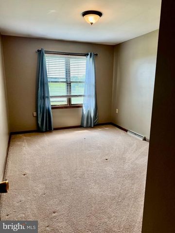 2122 HILLVIEW DR, Fayetteville, PA 17222