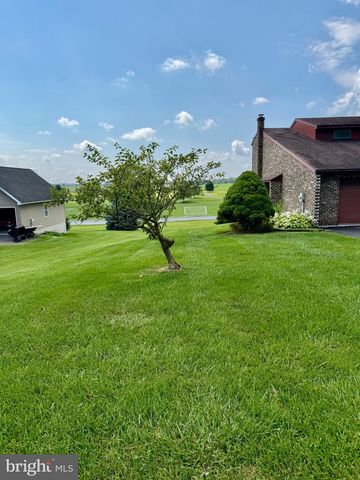 2122 HILLVIEW DR, Fayetteville, PA 17222