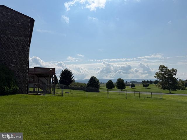 2122 HILLVIEW DR, Fayetteville, PA 17222