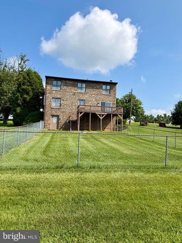 2122 HILLVIEW DR, Fayetteville, PA 17222