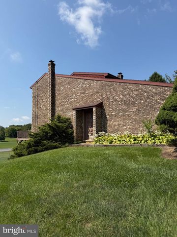 2122 HILLVIEW DR, Fayetteville, PA 17222