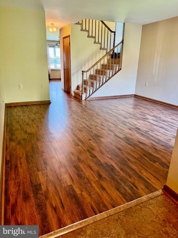 2122 HILLVIEW DR, Fayetteville, PA 17222