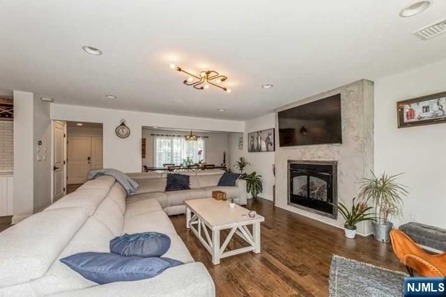 24 Jefferson Avenue, Tenafly, NJ 07670